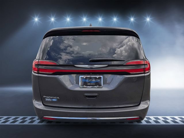 Used 2021 Chrysler Pacifica Touring-L FWD image 4