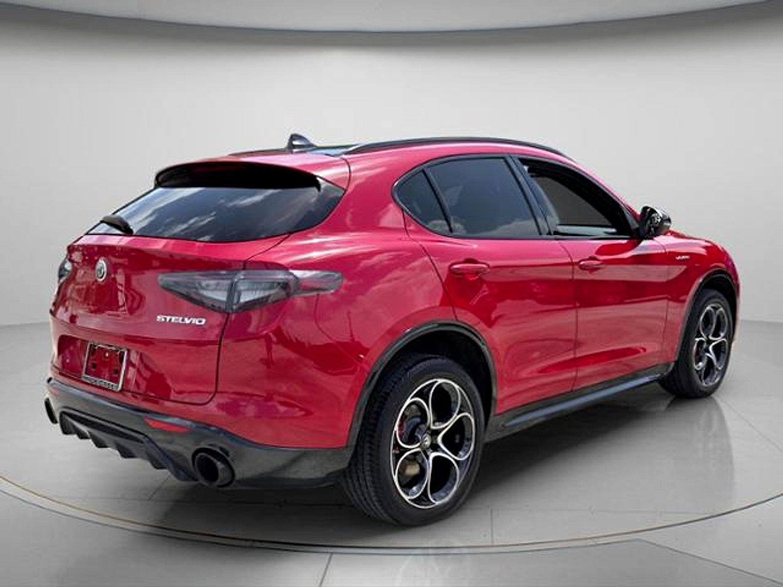 Used 2024 Alfa Romeo Stelvio Veloce AWD/4WD image 7