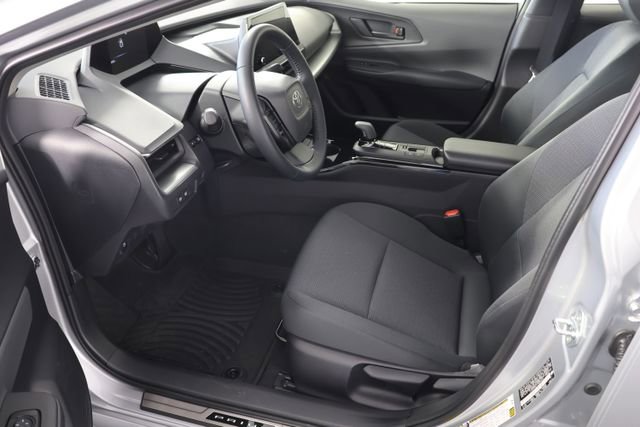 Used 2026 Toyota Prius LE AWD/4WD image 18
