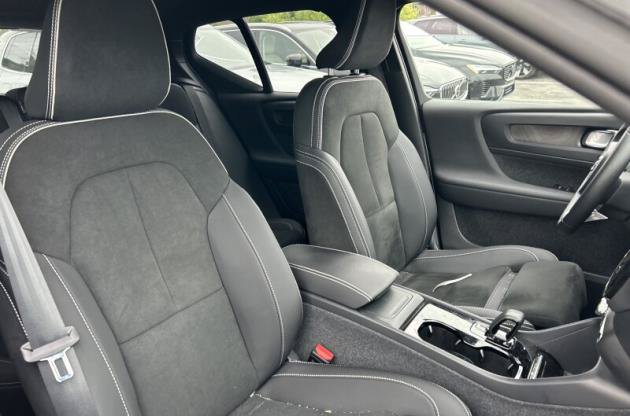Used 2023 Volvo XC40 Recharge Ultimate w/ Protection Package Premier AWD/4WD image 9