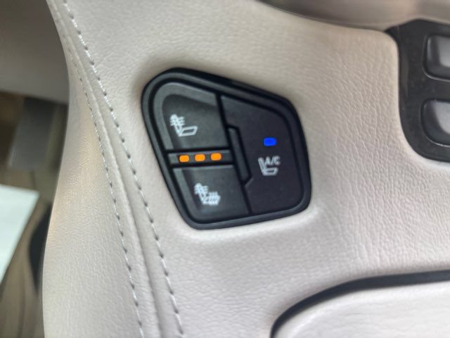 Used 2016 GMC Yukon Denali RWD image 32