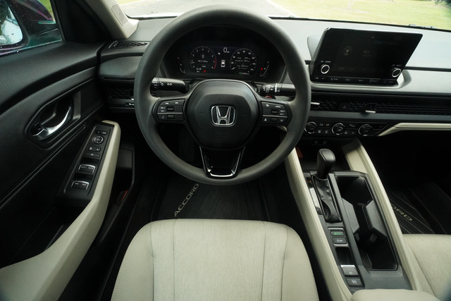 Used 2025 Honda Accord SE image 13
