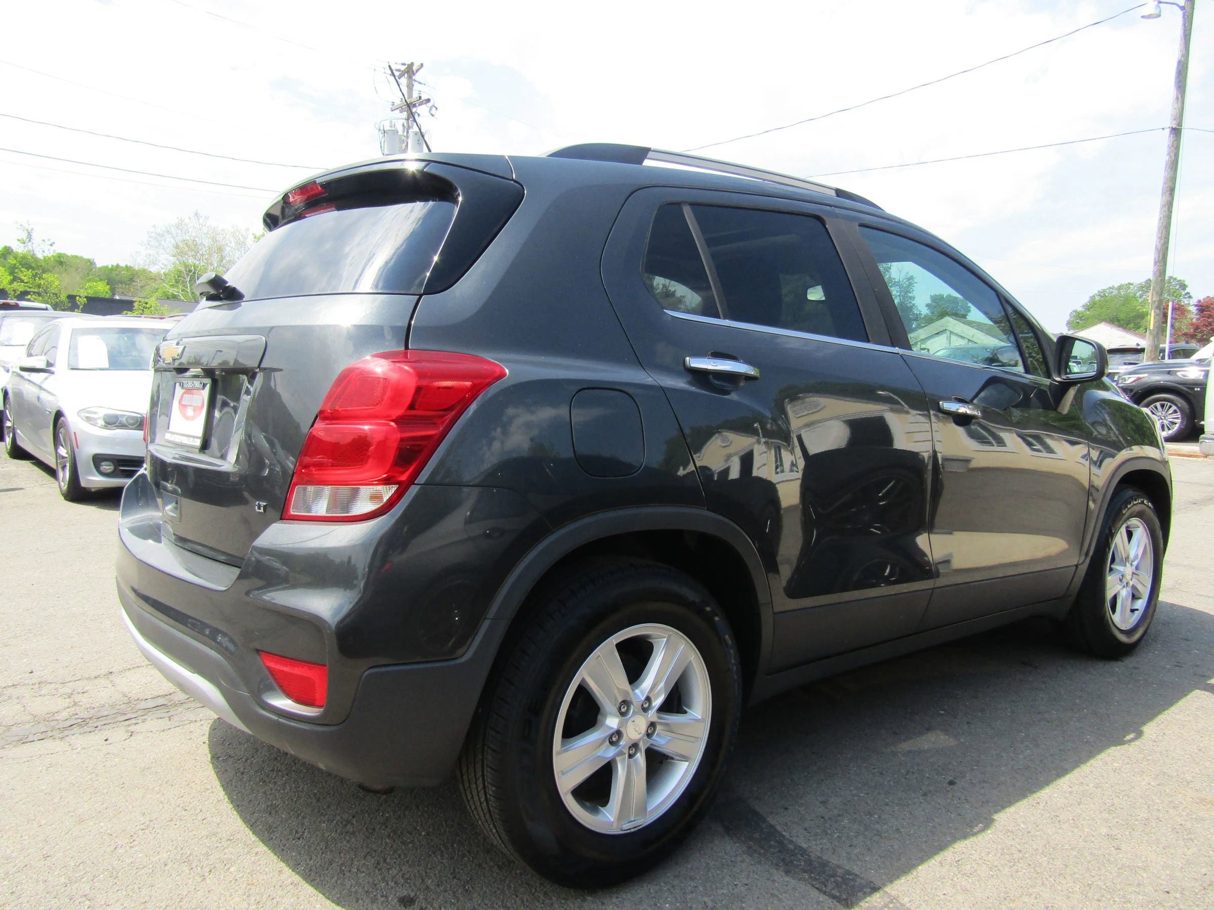 Used 2017 Chevrolet Trax LT w/ Sun & Sound Package FWD image 8