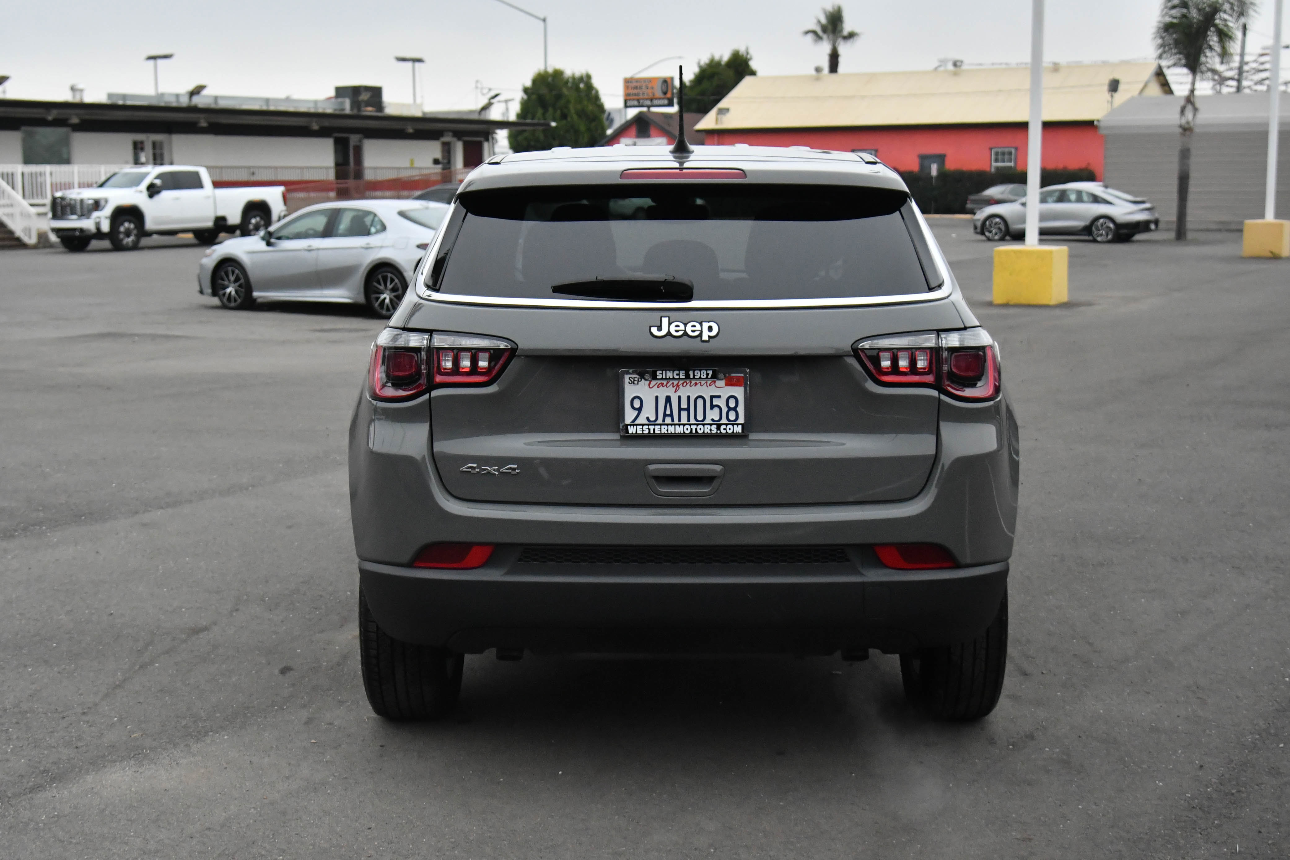 Used 2023 Jeep Compass Sport image 7