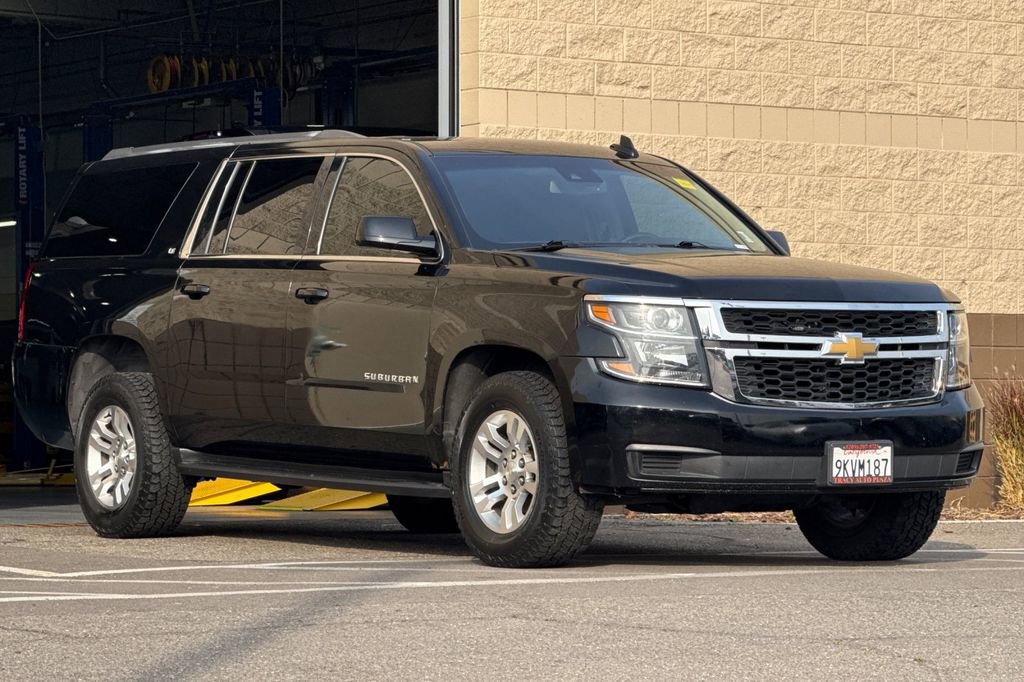 Used 2018 Chevrolet Suburban LT image 2