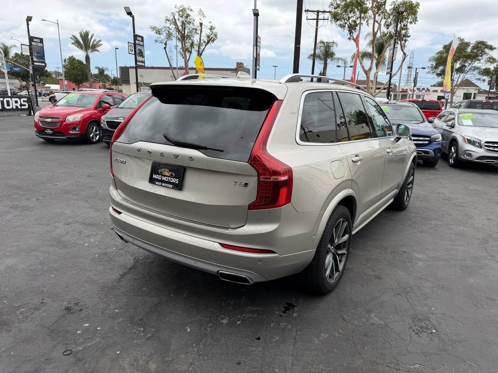 Used 2018 Volvo XC90 T6 Momentum w/ Convenience Package AWD/4WD image 3