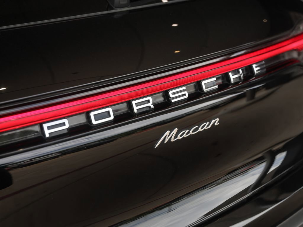 Certified 2025 Porsche Macan image 14