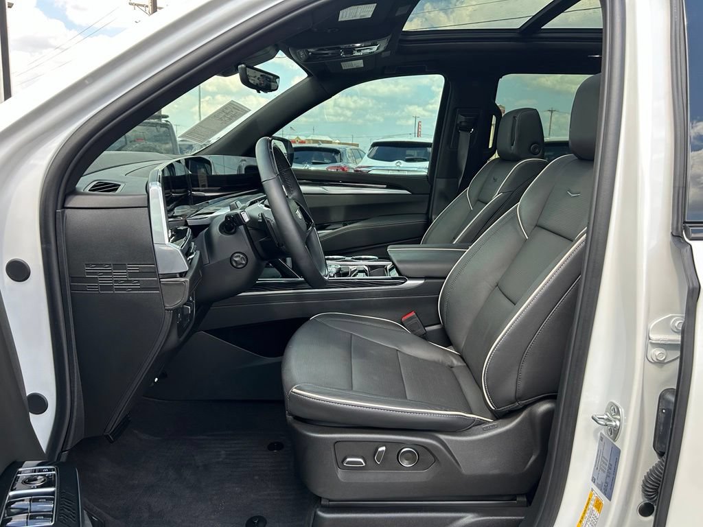 Used 2025 Cadillac Escalade Sport w/ LPO, ONYX Package RWD image 10
