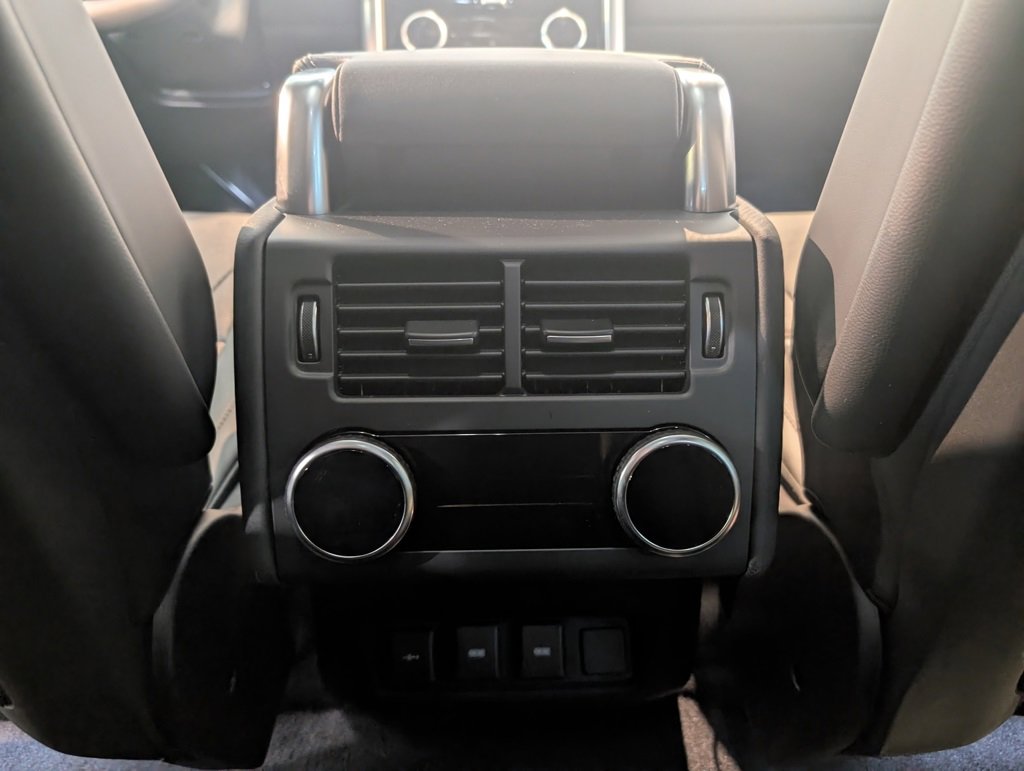 Used 2024 Land Rover Discovery Dynamic SE image 28