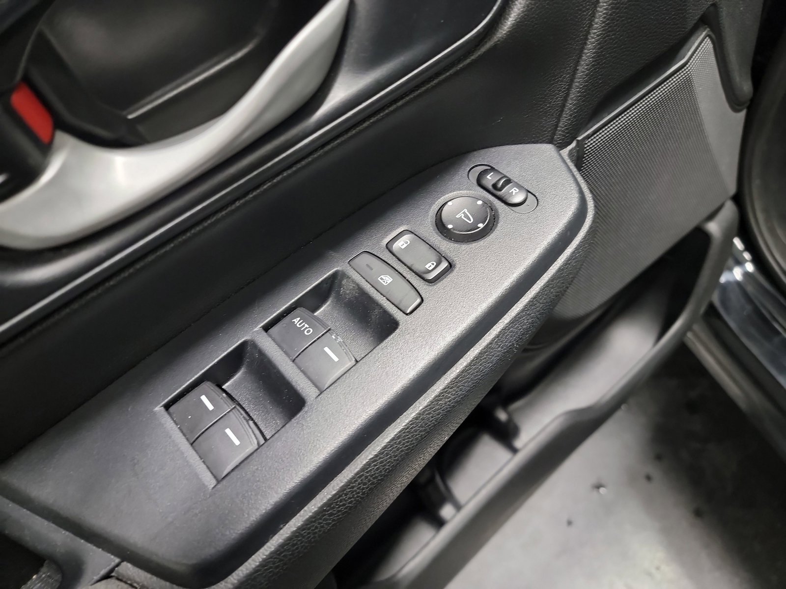 Used 2019 Honda CR-V LX image 14