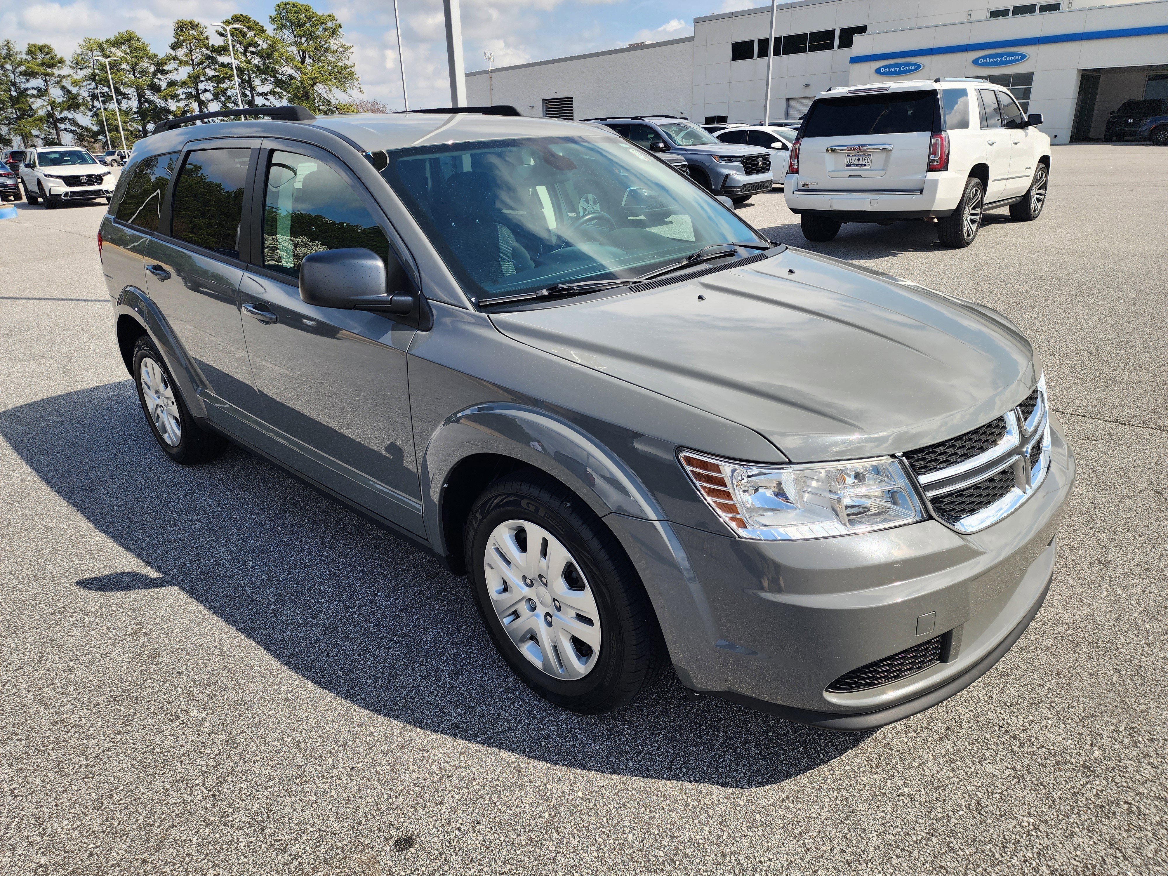 Used 2020 Dodge Journey SE w/ SE Popular Equipment Group image 2