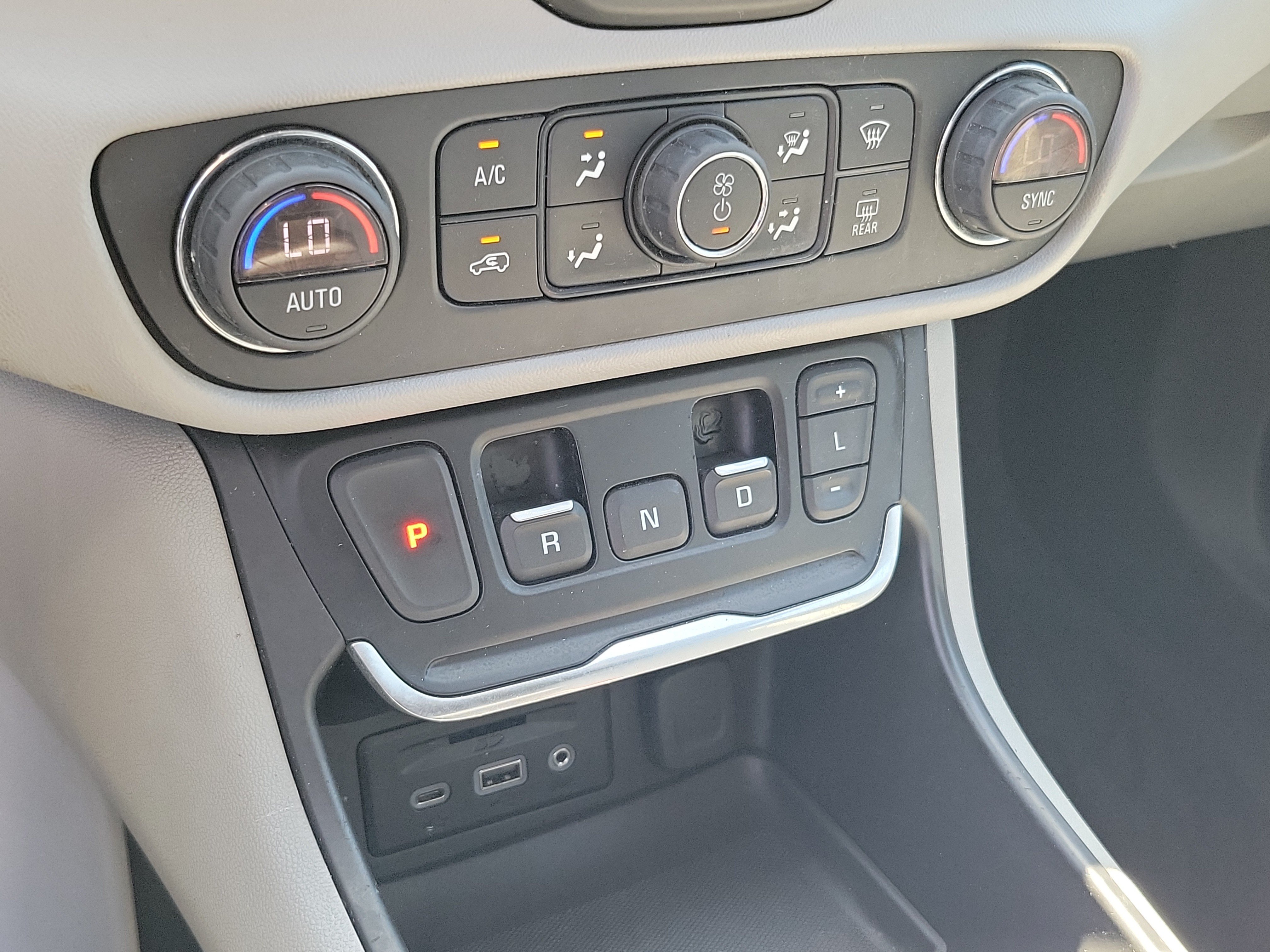 Used 2020 GMC Terrain SLT w/ Preferred Package FWD image 30