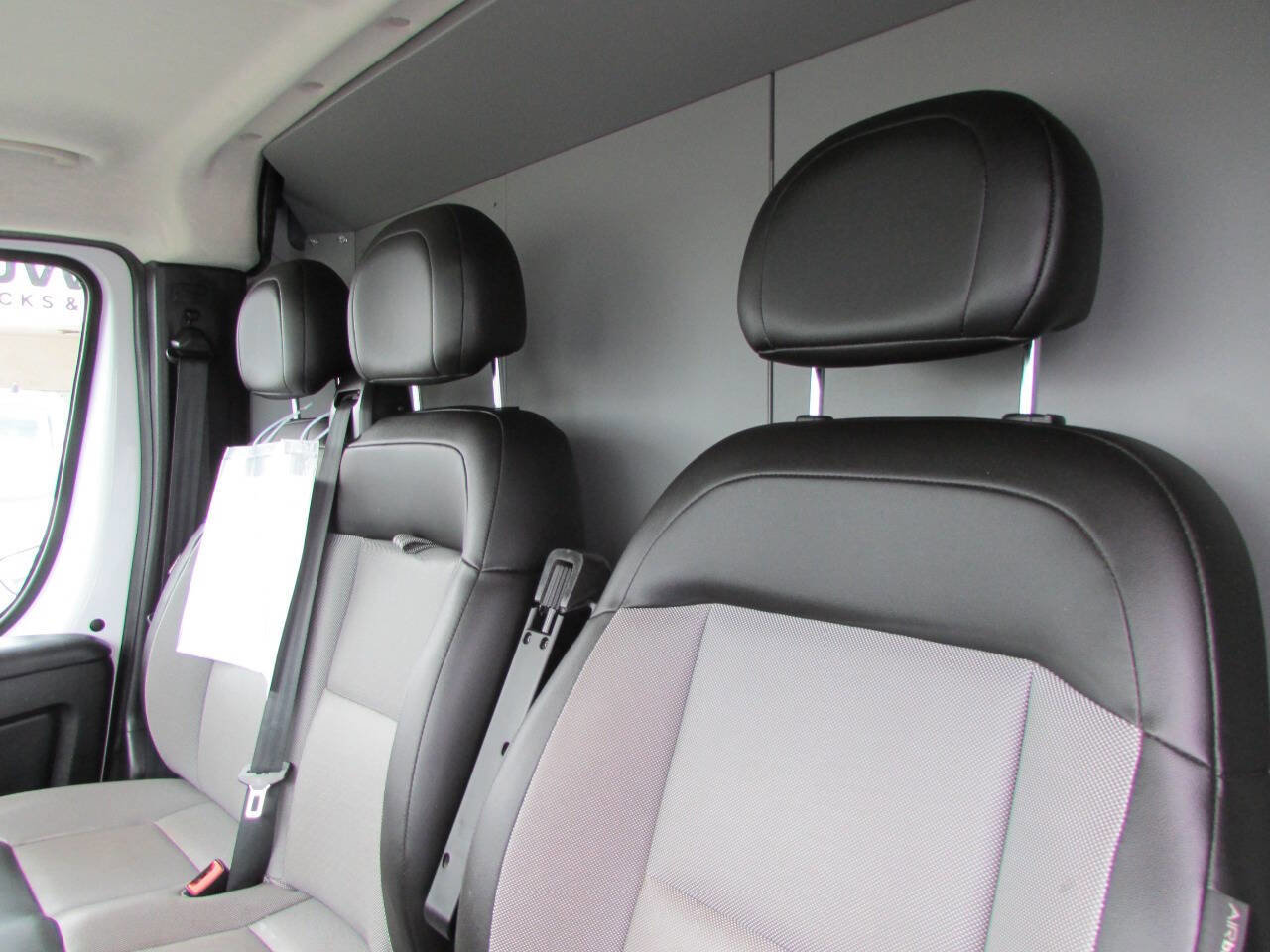 Used 2024 RAM ProMaster 2500 w/ Convenience Group FWD image 13