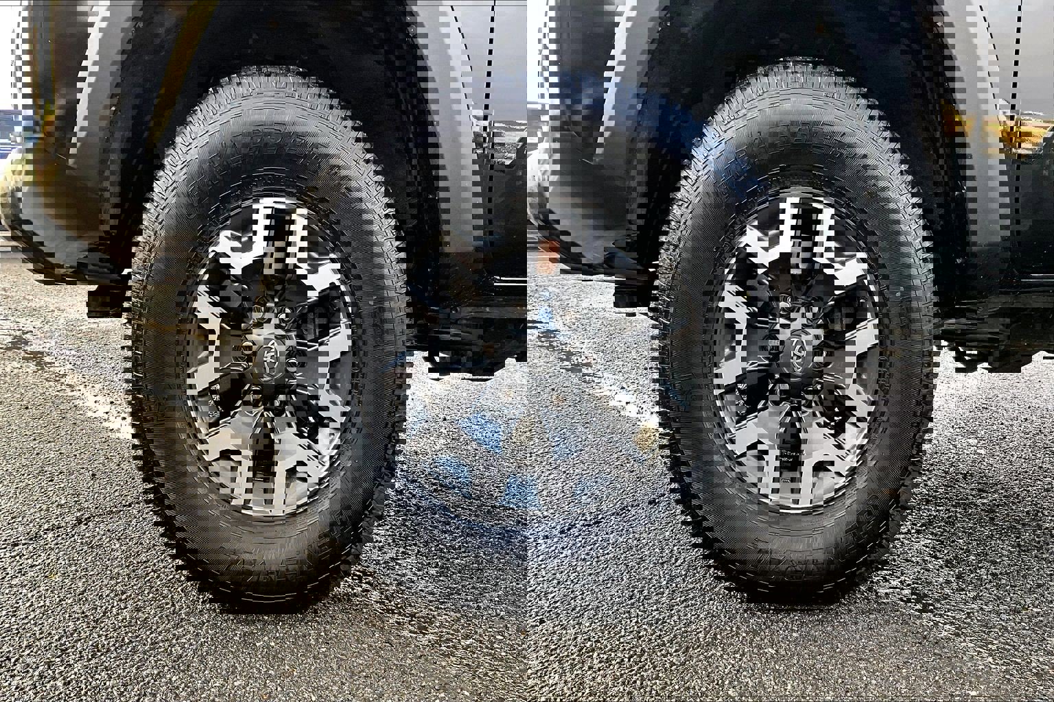 Used 2020 Toyota Tacoma TRD Off-Road w/ Technology Package image 9