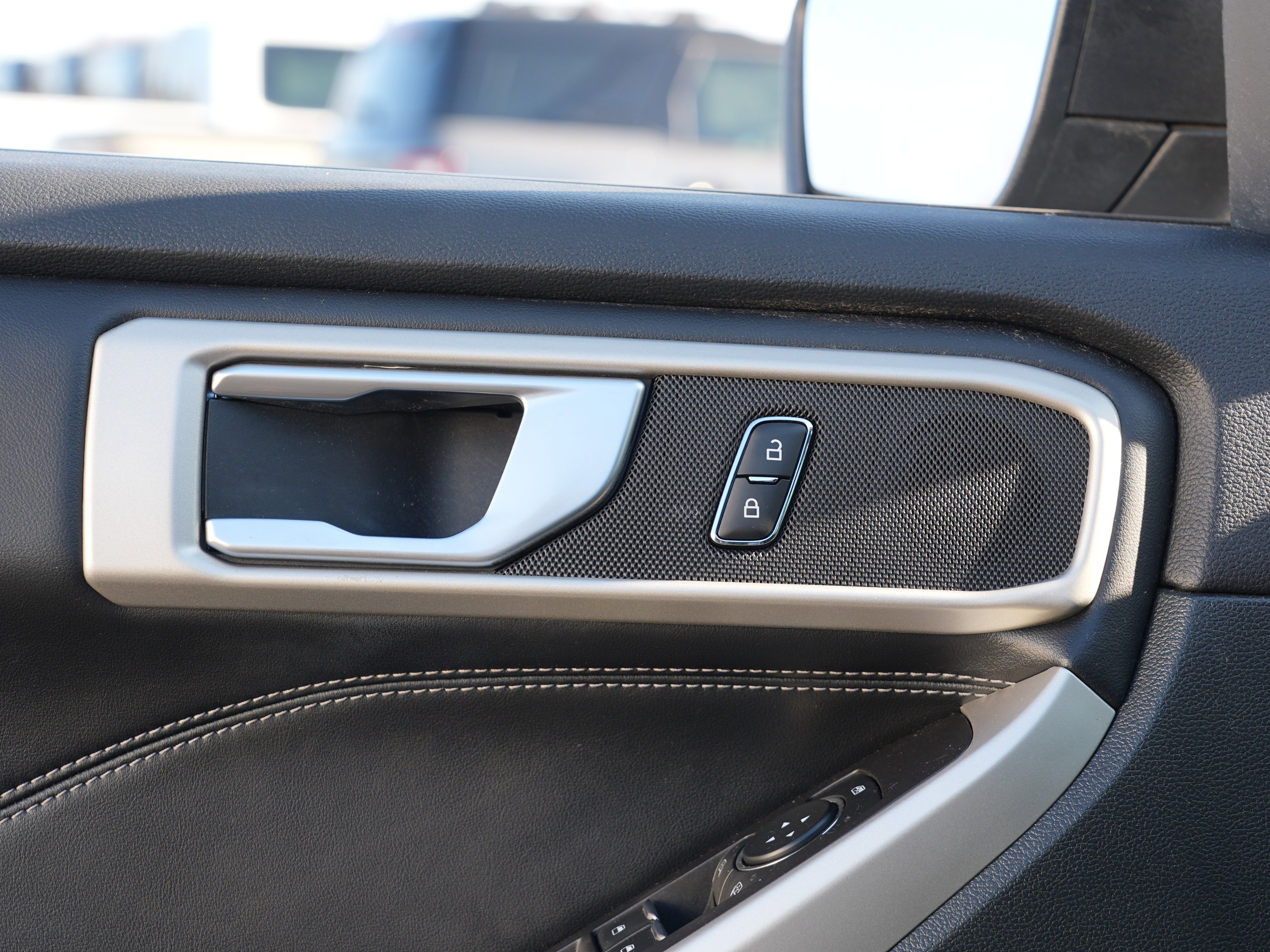 Used 2023 Ford Explorer XLT image 21