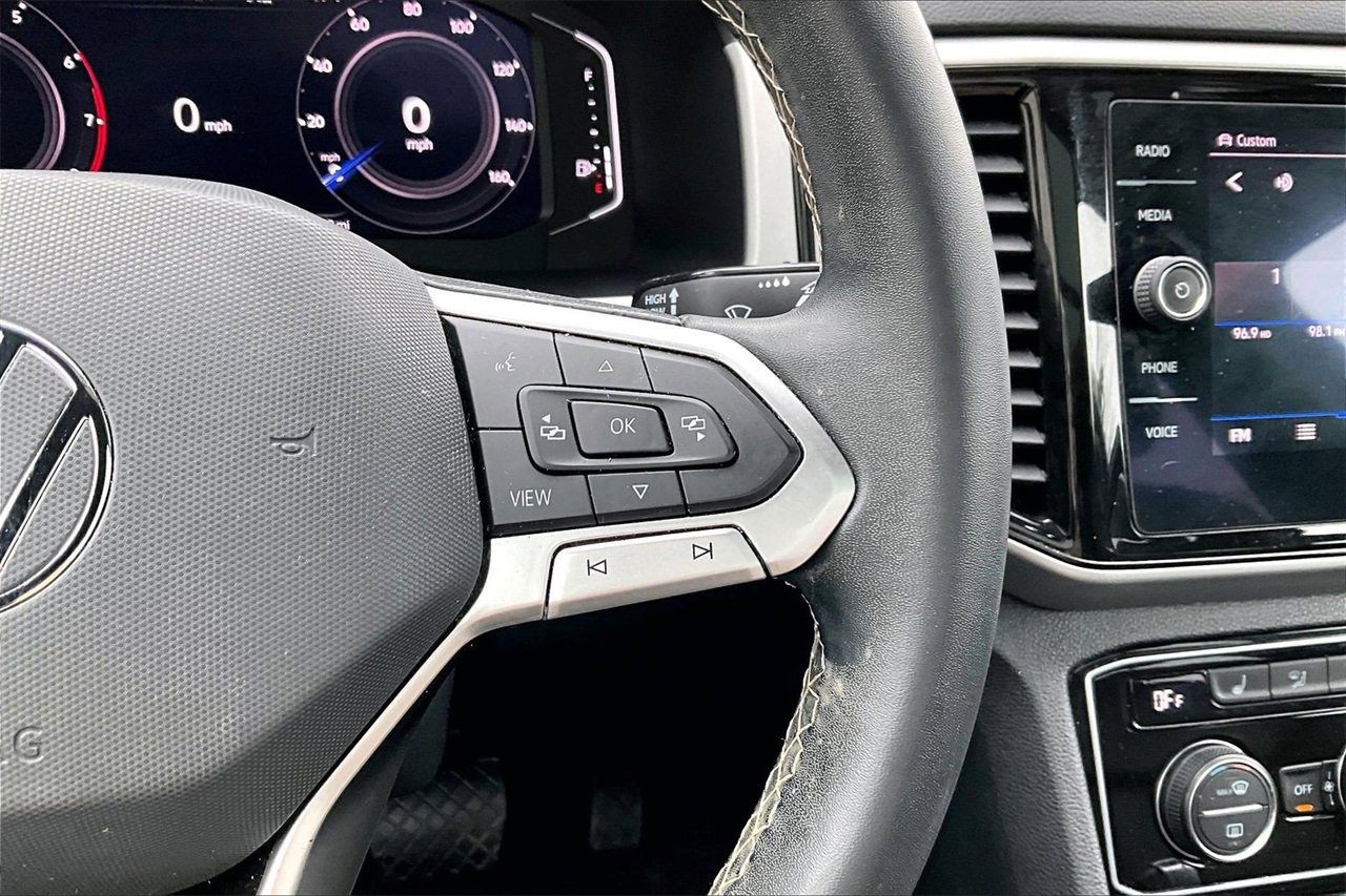 Used 2022 Volkswagen Atlas Cross Sport SE image 30