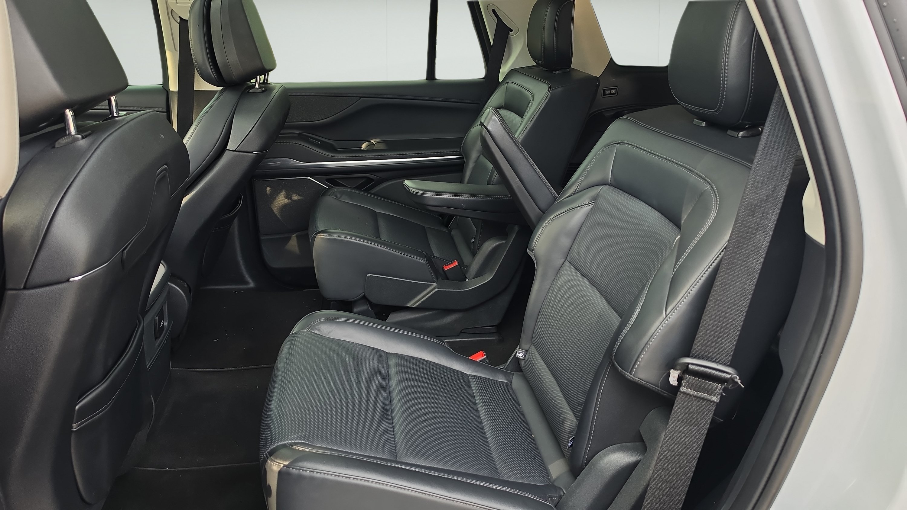 Used 2025 Lincoln Navigator Reserve AWD/4WD image 21