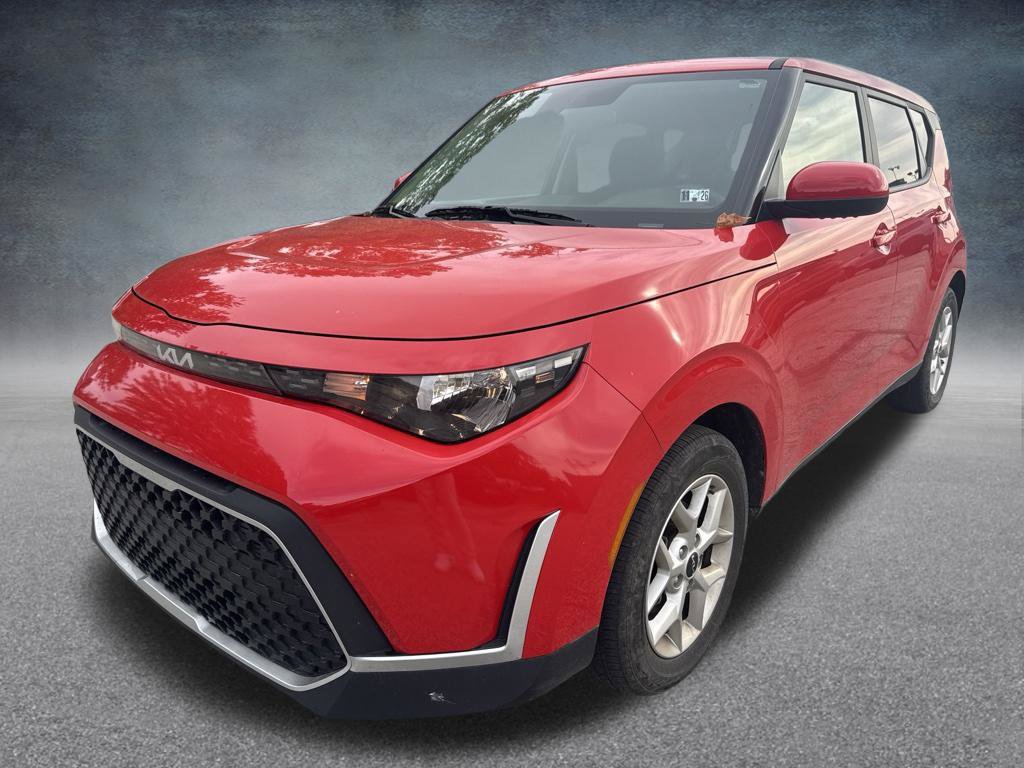 Used 2023 Kia Soul LX w/ Option Group 015 FWD image 2