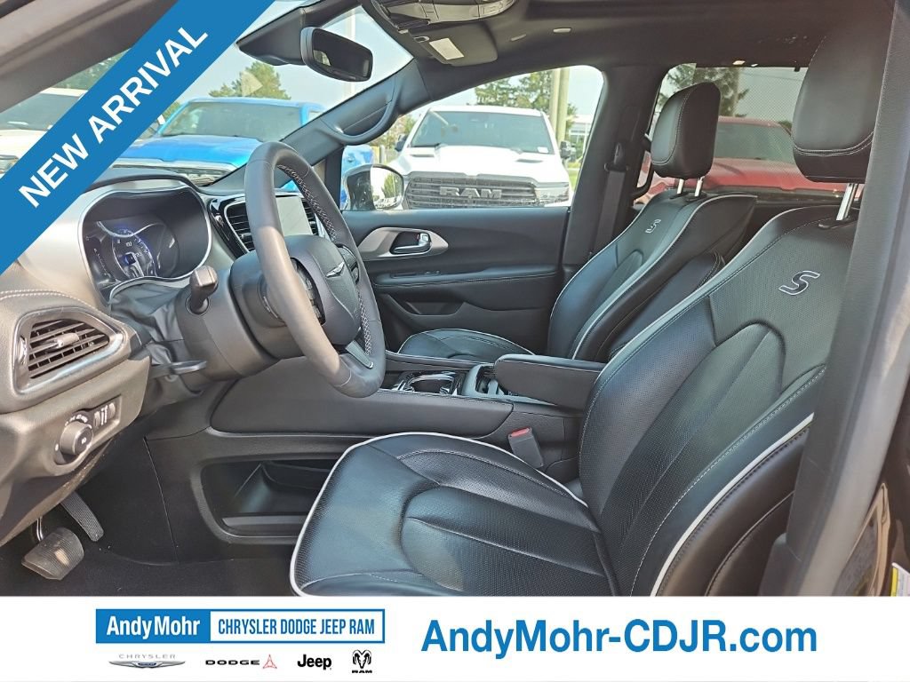 Used 2023 Chrysler Pacifica Limited w/ Uconnect Theater Family Group AWD/4WD image 10