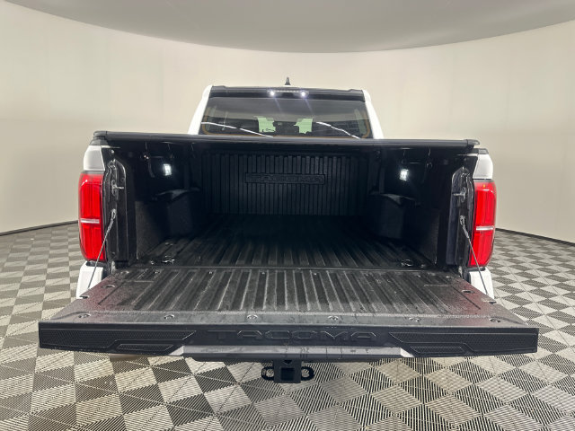 Used 2025 Toyota Tacoma SR5 AWD/4WD image 21