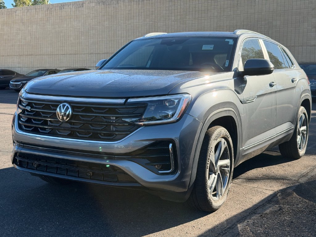 Used 2024 Volkswagen Atlas Cross Sport SEL R-Line AWD/4WD image 2