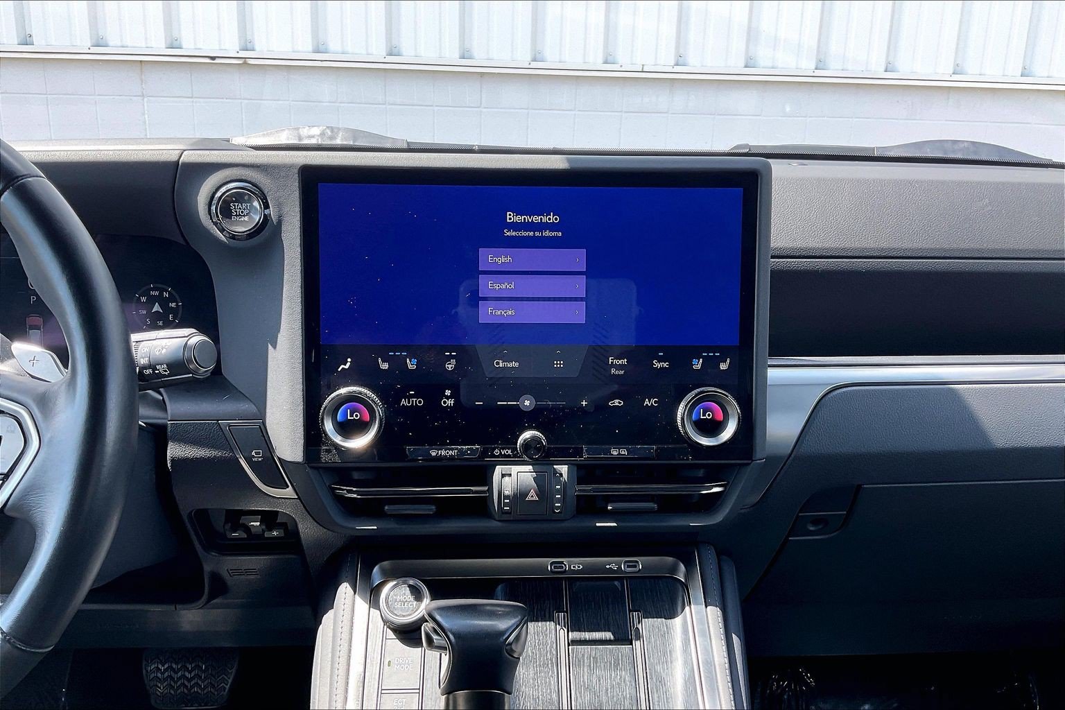 Used 2025 Lexus GX 550 w/ Accessory Package (2T) AWD/4WD image 38