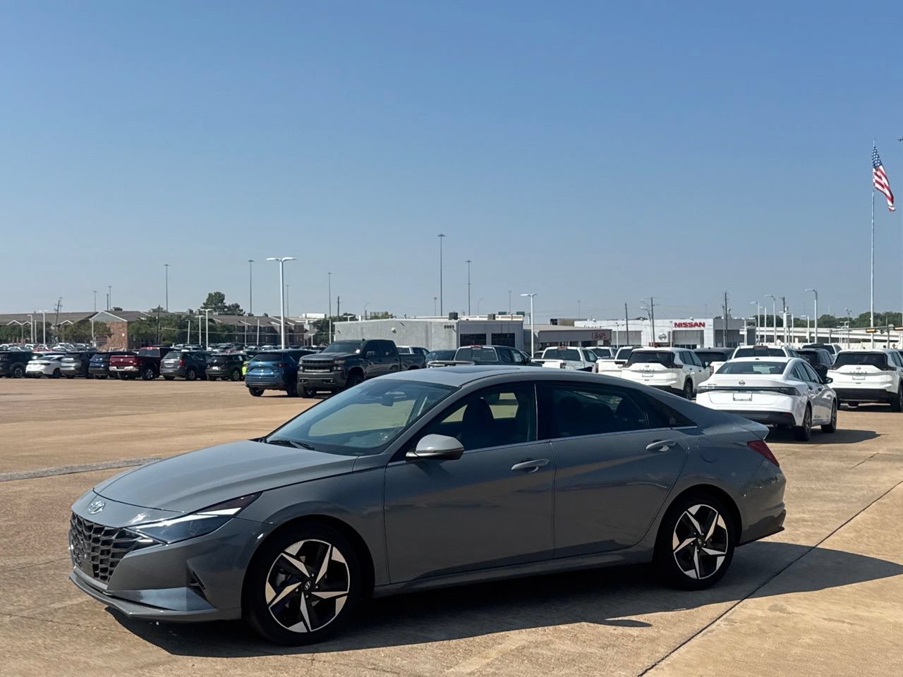 Used 2022 Hyundai Elantra SEL w/ Convenience + Premium Package FWD image 12