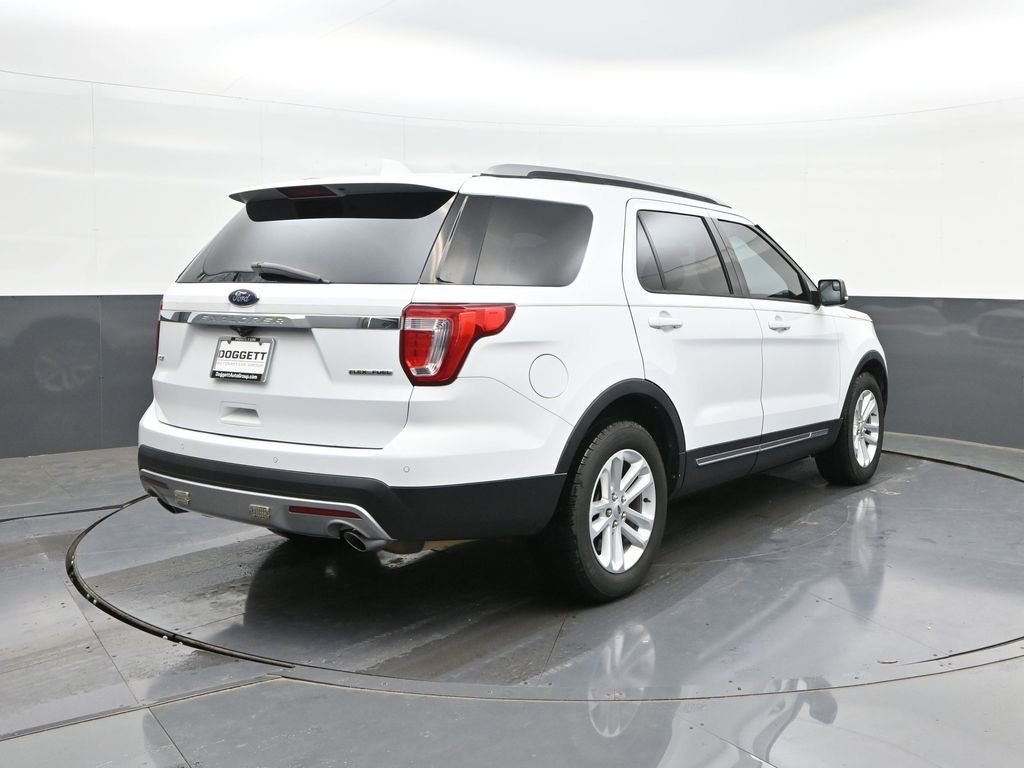 Used 2016 Ford Explorer XLT w/ Equipment Group 201A FWD image 11