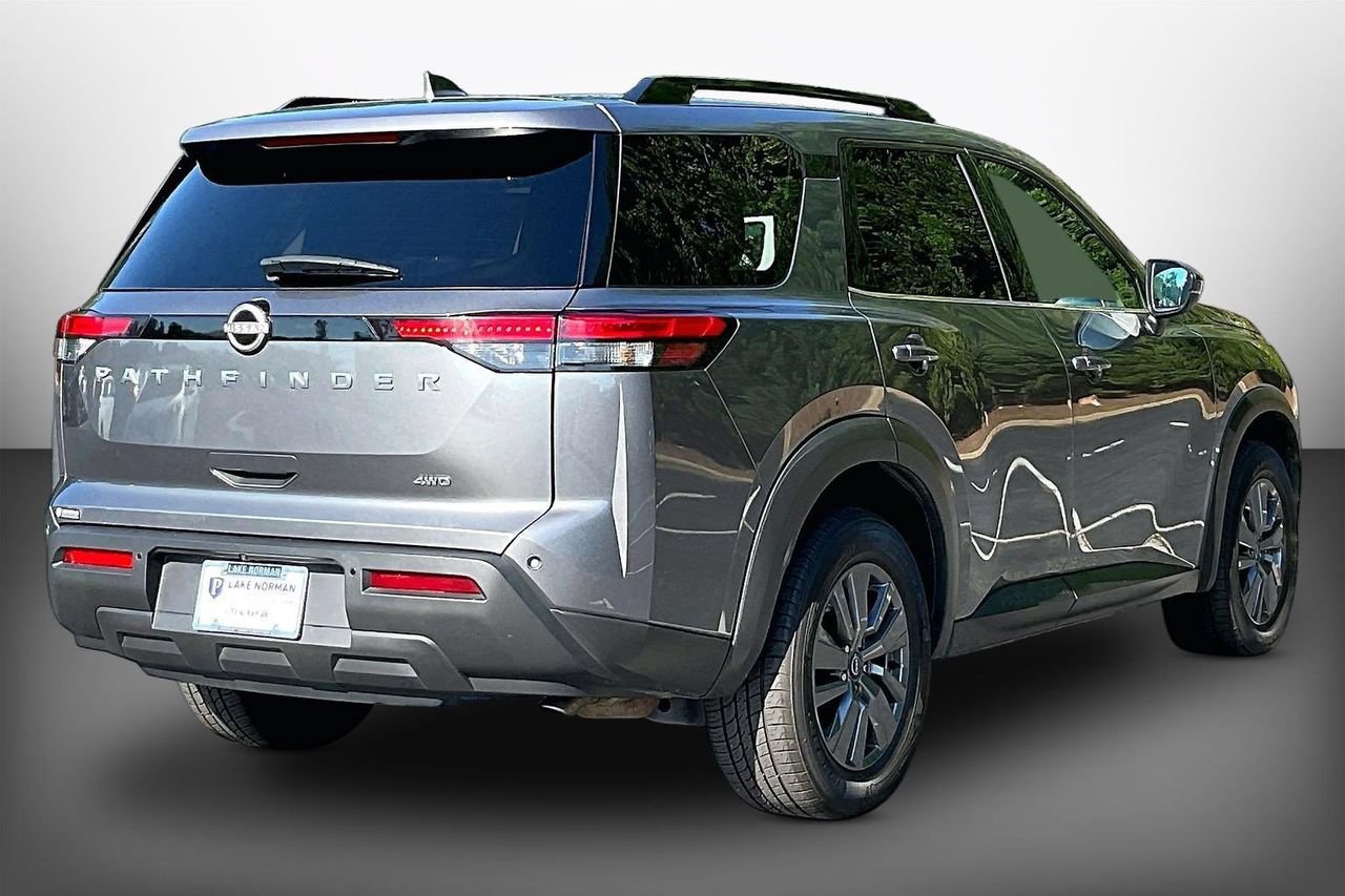 Used 2025 Nissan Pathfinder SV AWD/4WD image 8