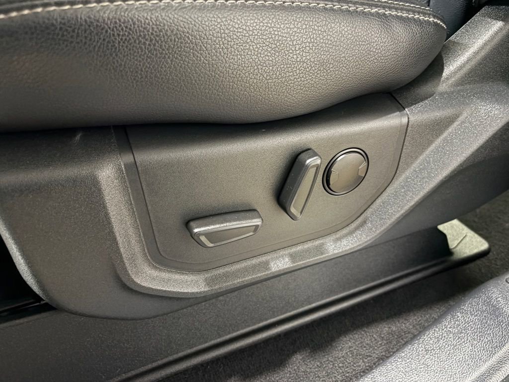 Used 2022 Ford F250 Lariat w/ Black Appearance Package image 31