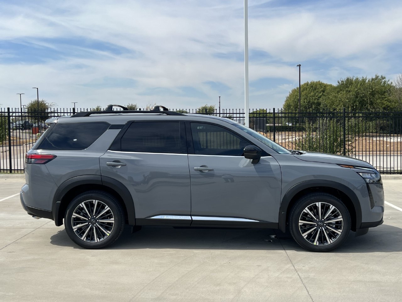 New 2026 Nissan Pathfinder Platinum AWD/4WD image 3