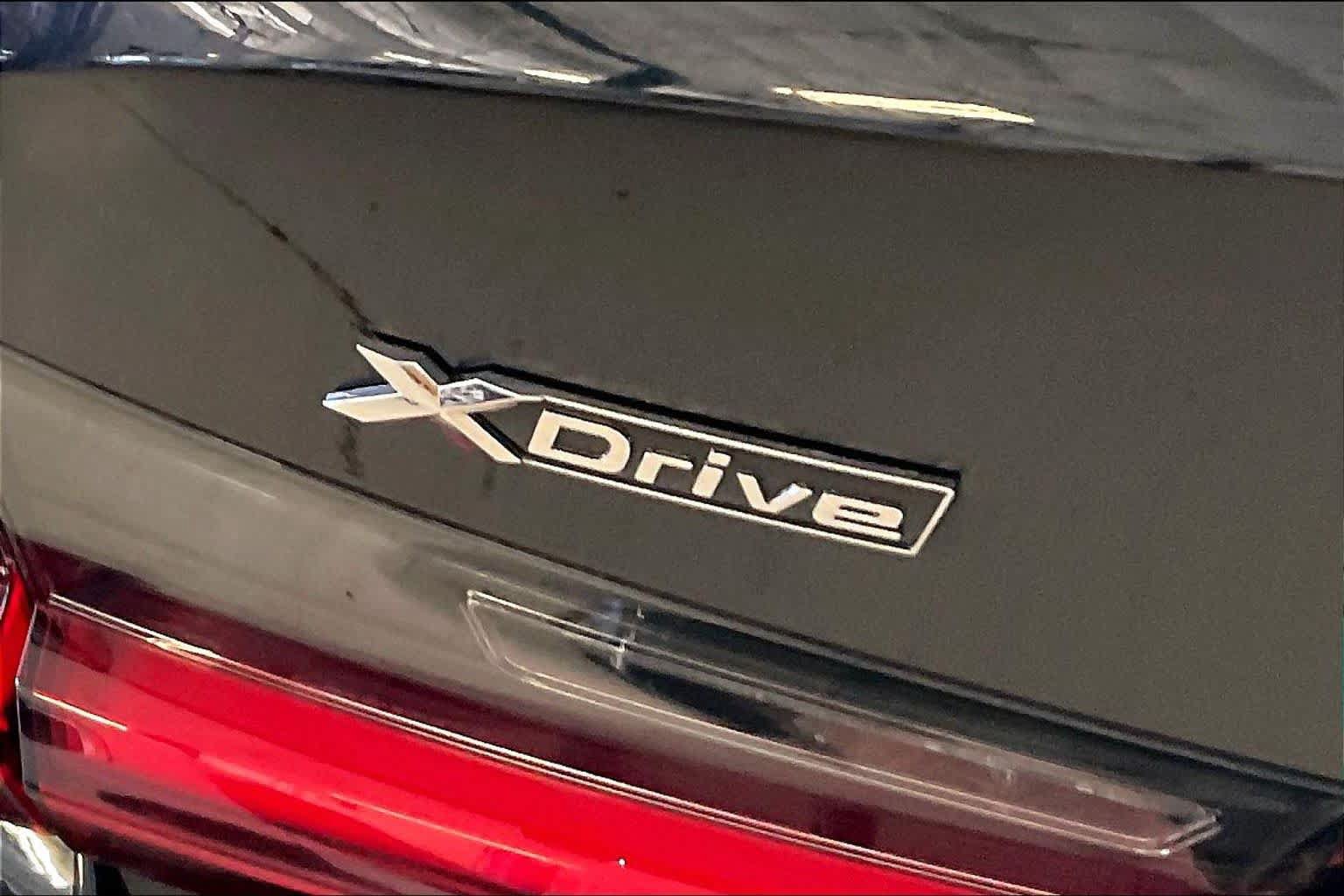 Used 2025 BMW 330i xDrive Sedan AWD/4WD image 9