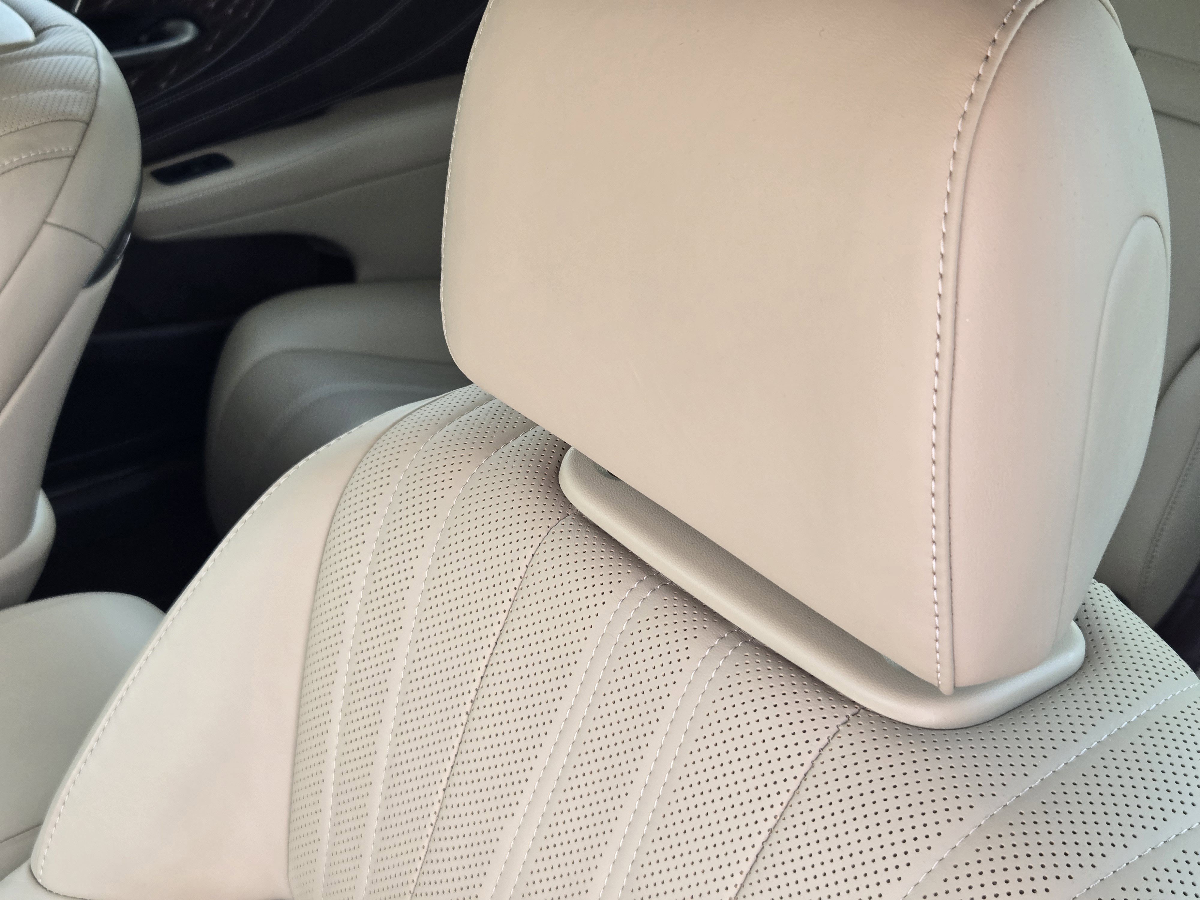 Used 2020 Lexus LS 500 w/ Interior Upgrade Package RWD image 35