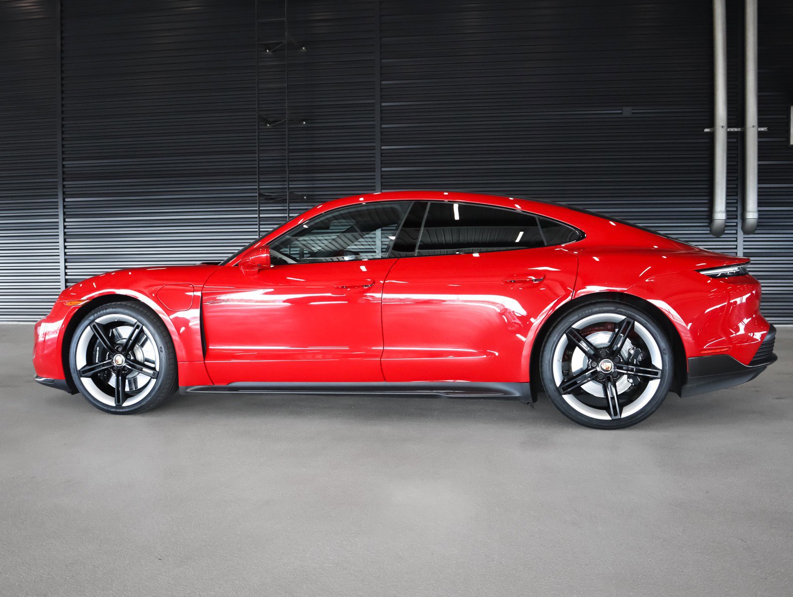 Certified 2024 Porsche Taycan GTS image 2