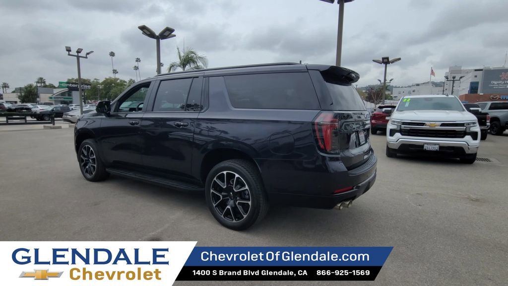 Certified 2025 Chevrolet Suburban RST image 6