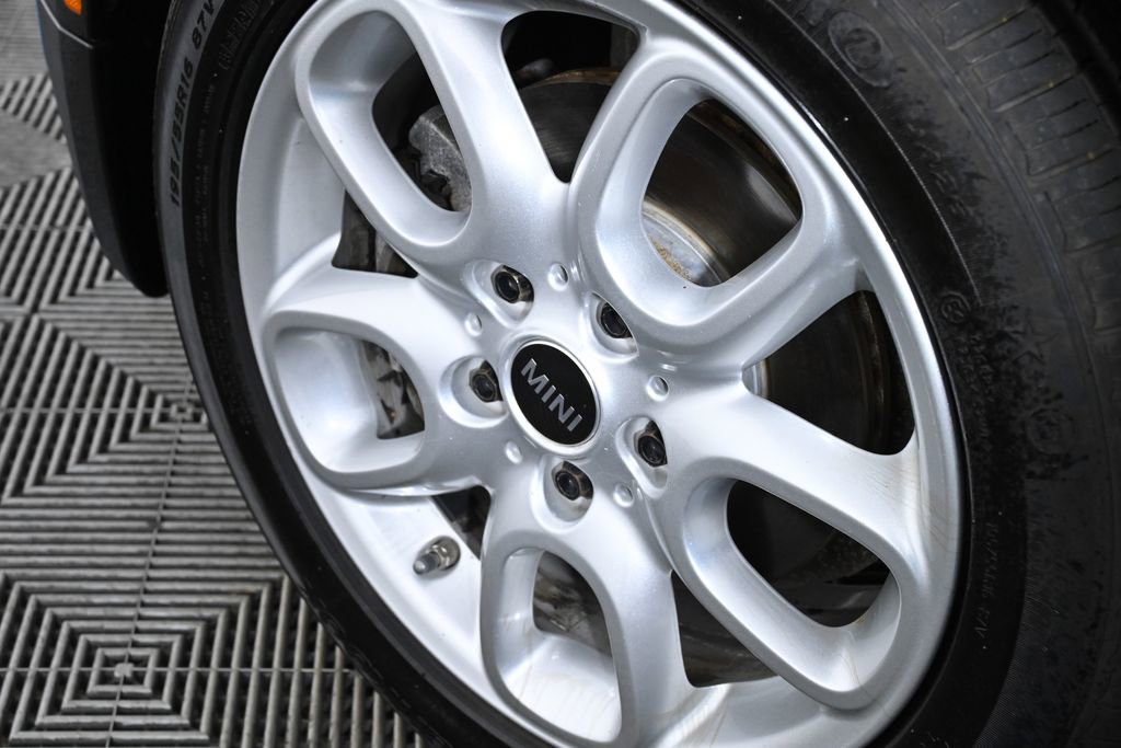 Used 2019 MINI Cooper 4-Door Hardtop w/ Signature Upholstery Package image 30