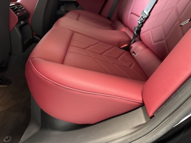 Used 2025 BMW i5 xDrive40 w/ Premium Package image 45