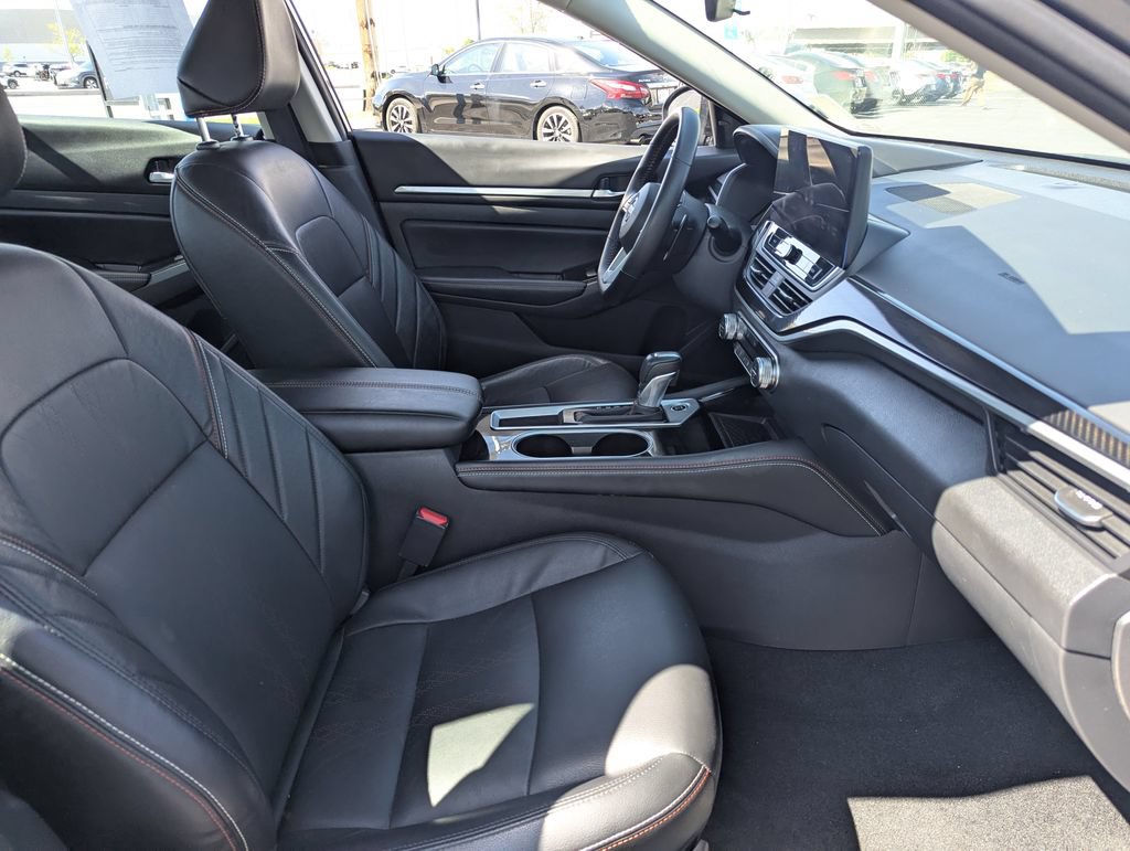 Used 2025 Nissan Altima 2.5 SR w/ SR Premium Package FWD image 33