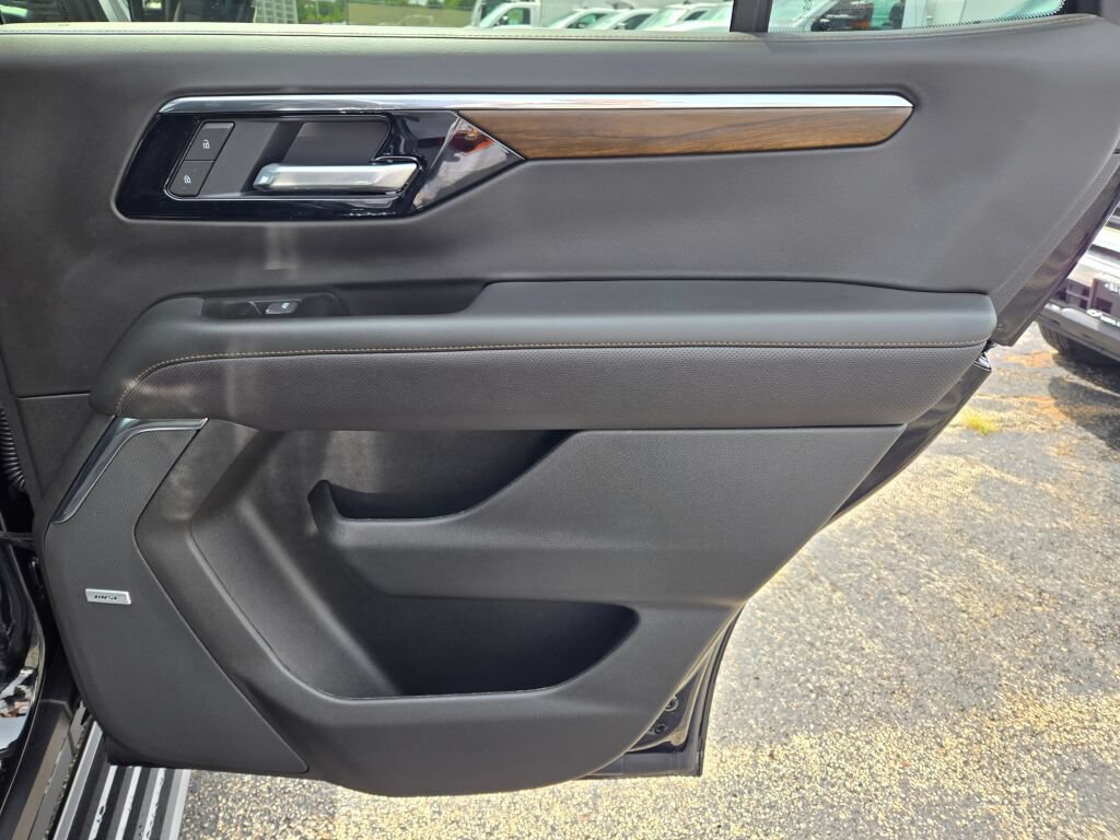 New 2026 Chevrolet Tahoe High Country AWD/4WD image 11