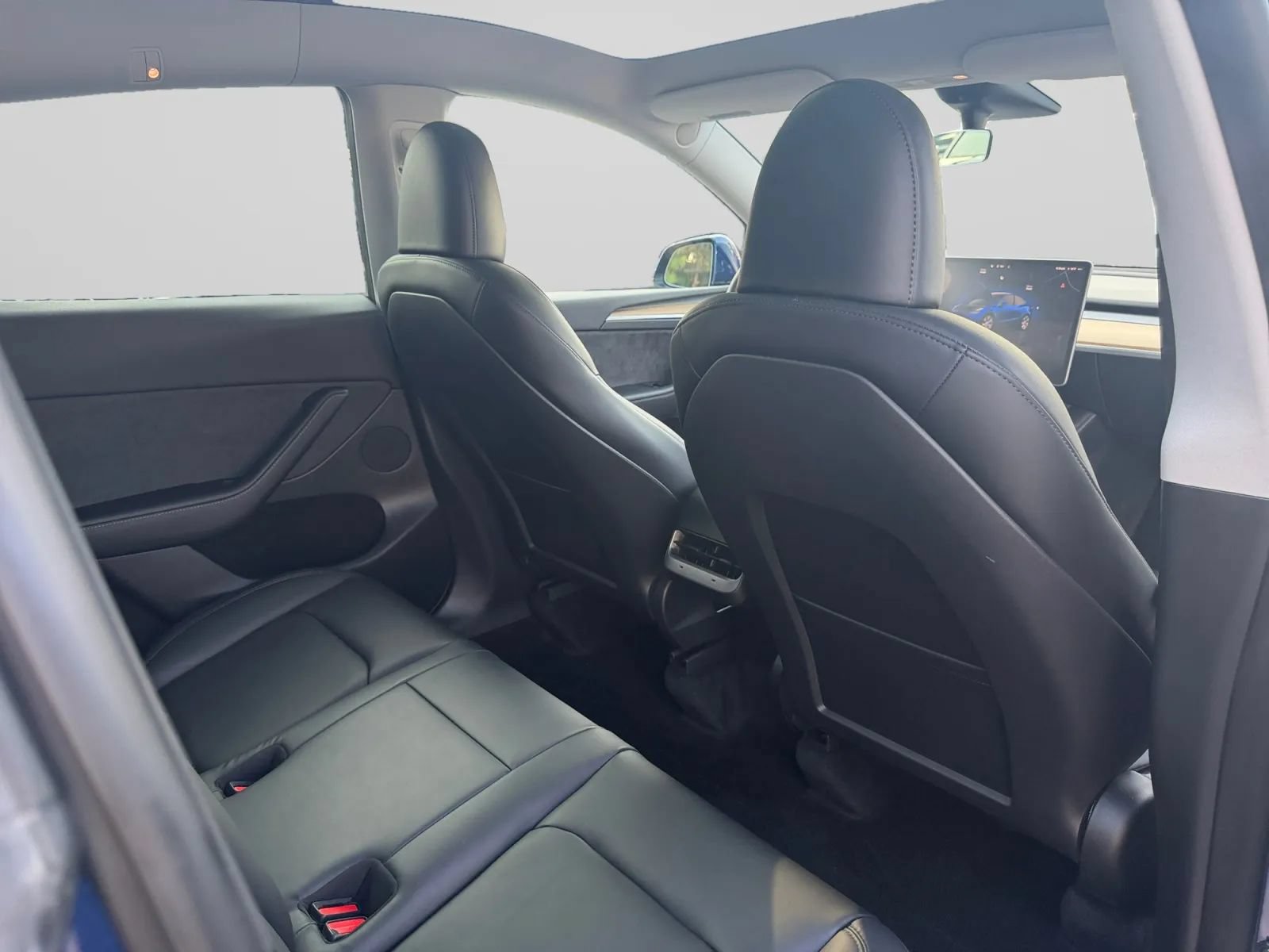 Used 2023 Tesla Model Y Long Range AWD/4WD image 30