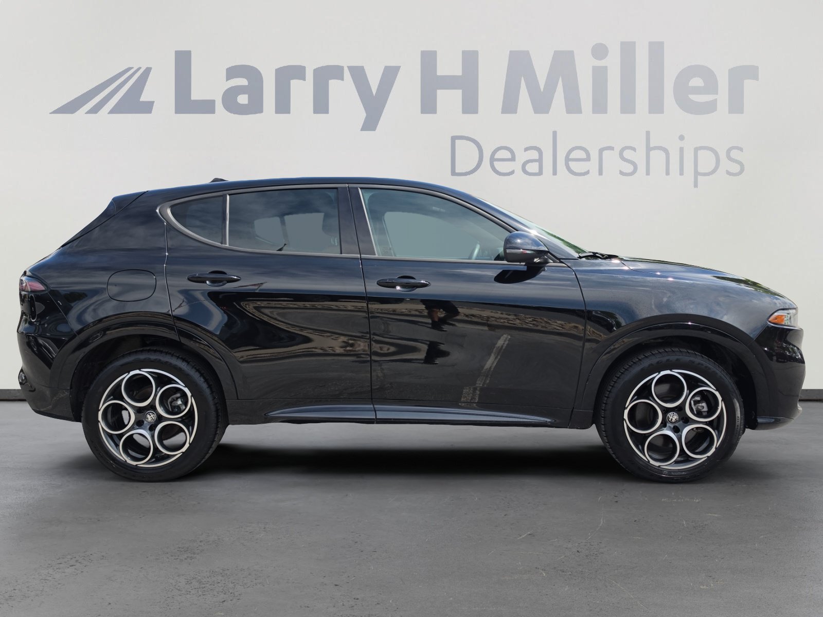 Used 2025 Alfa Romeo Tonale AWD/4WD image 6