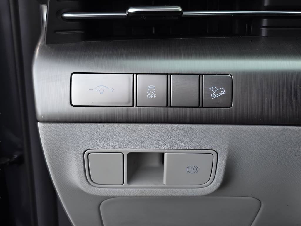 Used 2024 Hyundai Kona SEL image 24