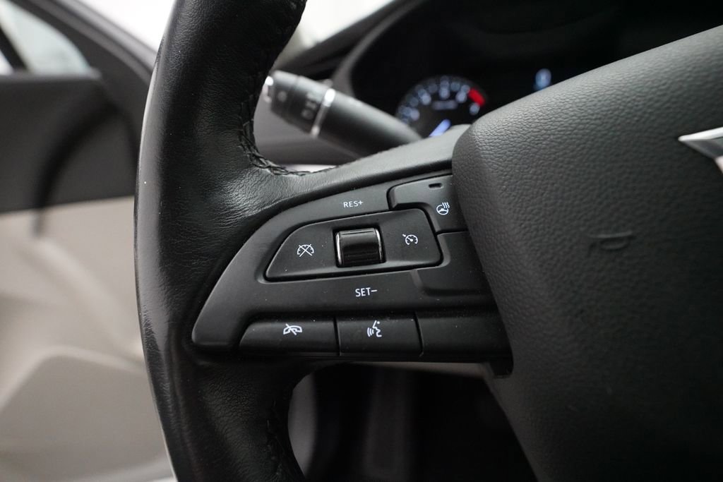 Used 2019 Cadillac XT4 Luxury w/ Cold Weather Package FWD image 17