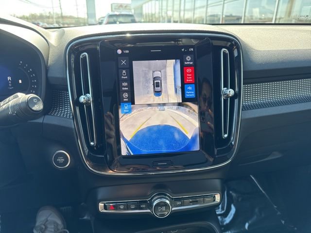 Certified 2025 Volvo XC40 B5 Plus image 26