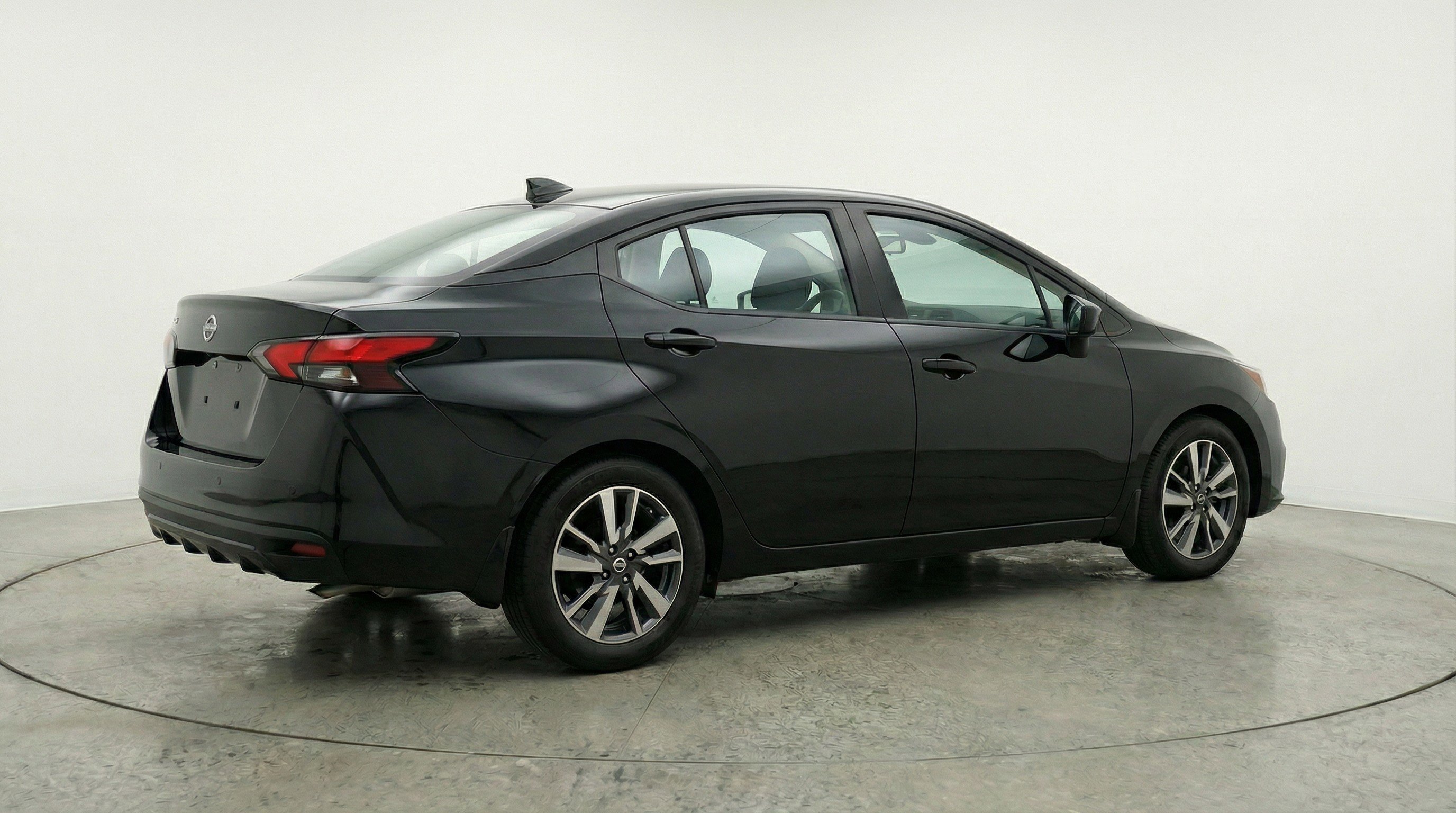Used 2025 Nissan Versa SV FWD image 9