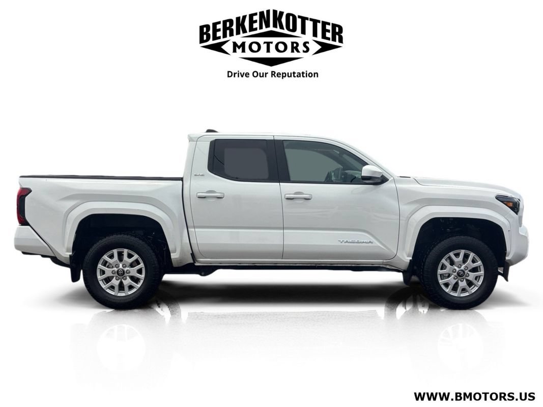Used 2024 Toyota Tacoma SR5 AWD/4WD image 2