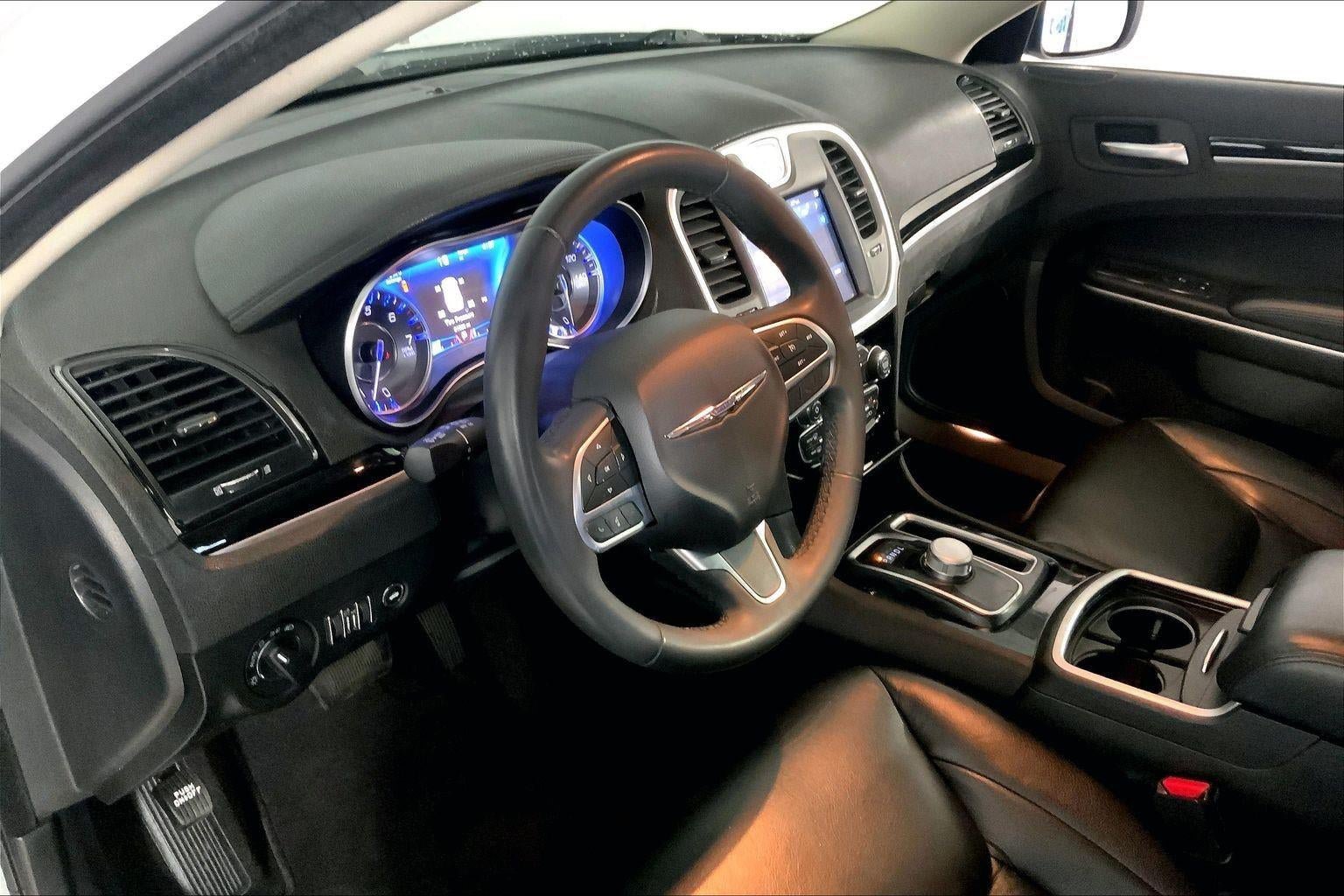 Used 2023 Chrysler 300 Touring w/ Sport Appearance Package RWD image 14