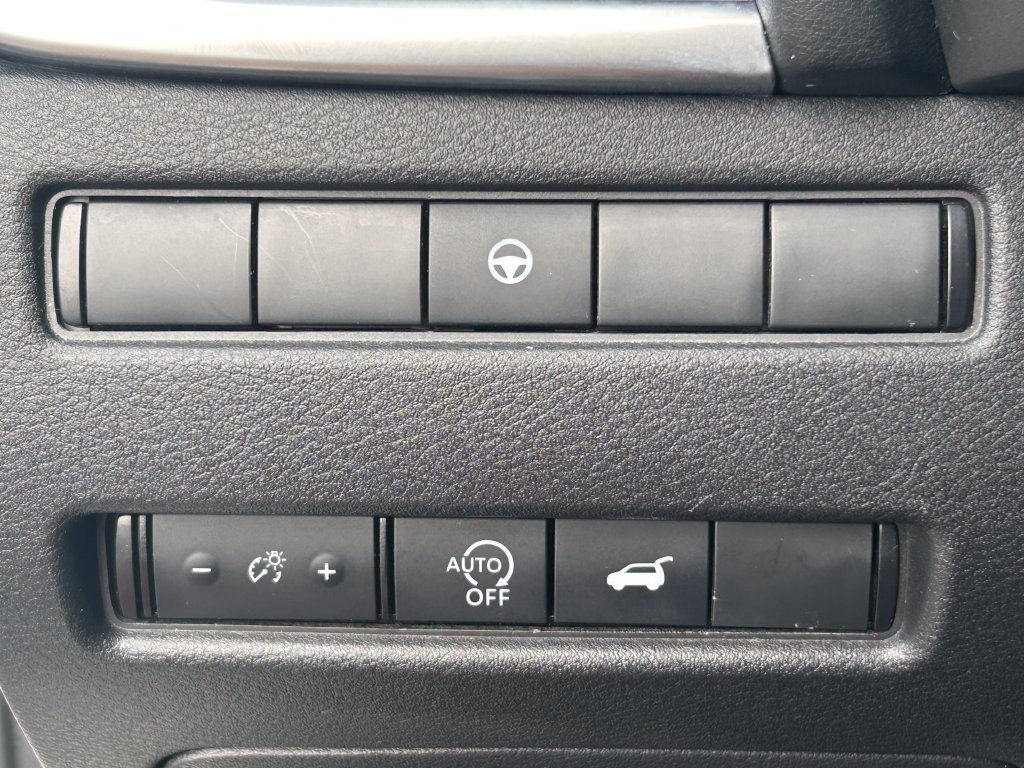 Used 2025 Nissan Rogue SV AWD/4WD image 23