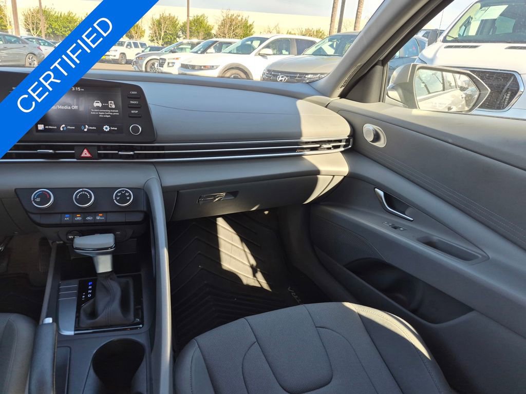Used 2025 Hyundai Elantra SE image 25