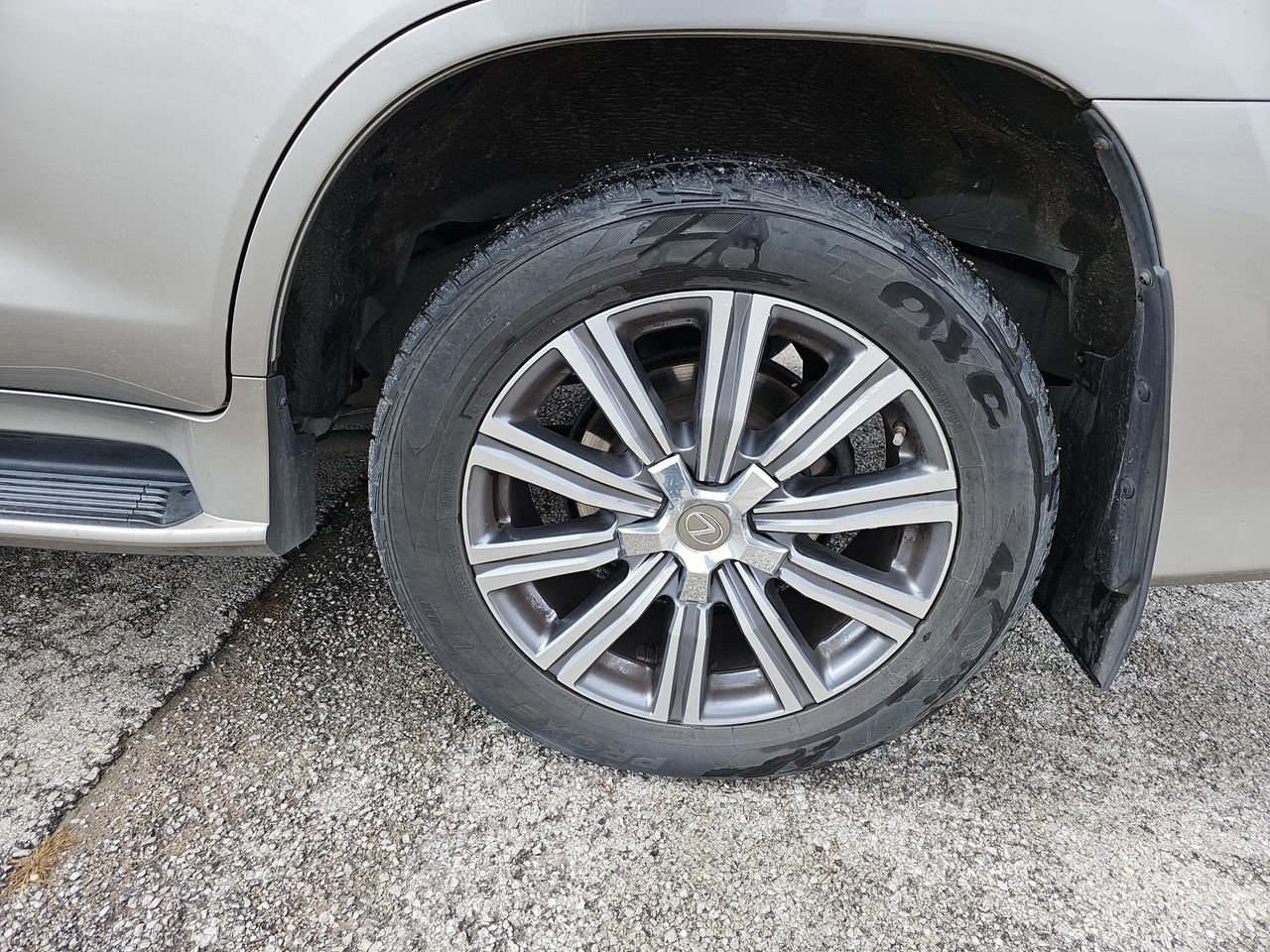 Used 2016 Lexus LX 570 4WD w/ Luxury Package image 38